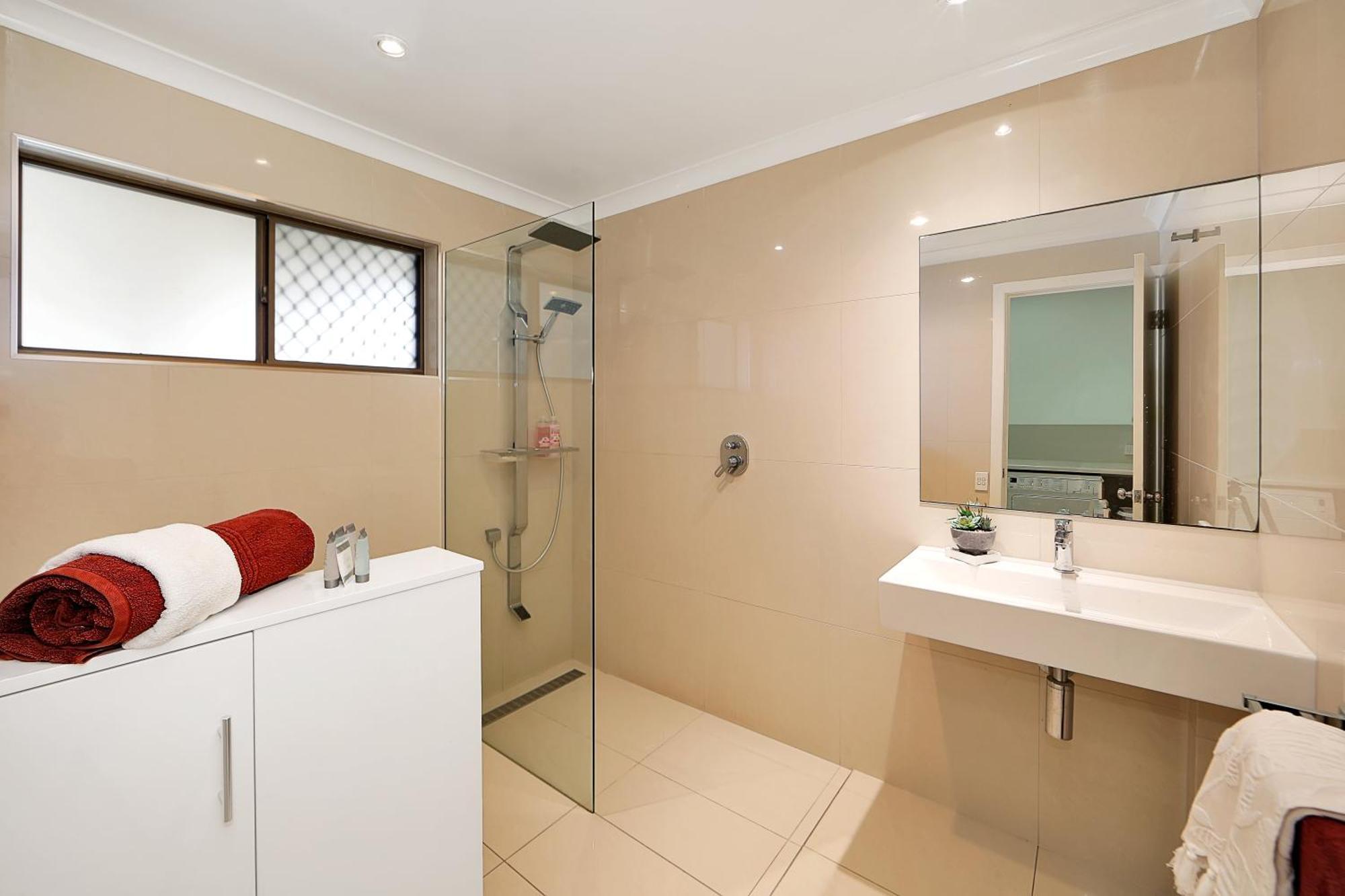 Nautilus Beachside Apartments Bargara Bilik gambar