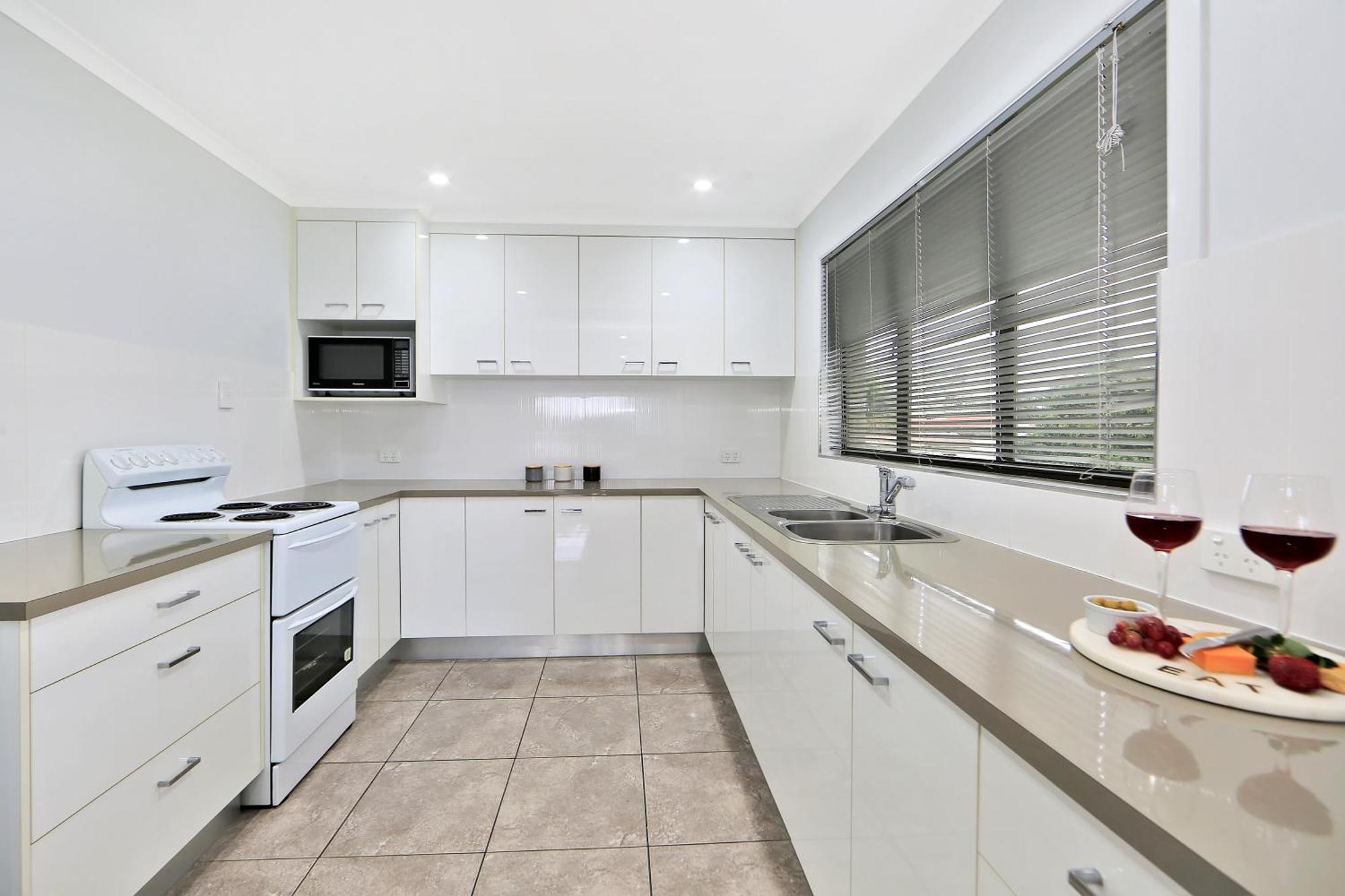Nautilus Beachside Apartments Bargara Bilik gambar